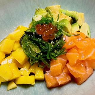 Ensalada De Salmón y Algas