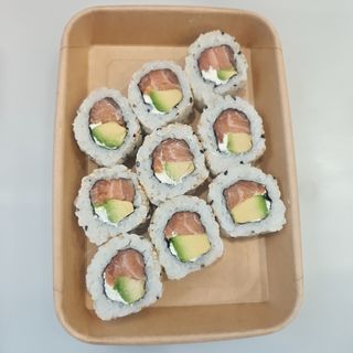 Uramaki De Salmón Con Aguacate Y Queso Crema (8 pzs.)
