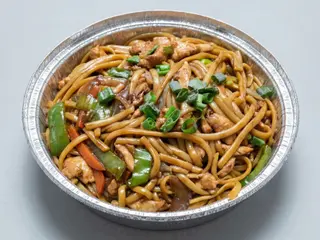 53. Tallarines Con Pollo