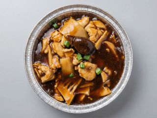 931. Pollo con seta china y bambú SIN VERDURAS