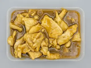 961. Pollo con salsa curry SIN VERDURA
