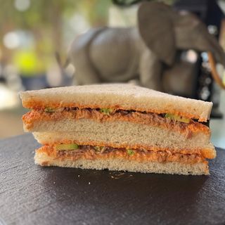 S. Crema de pimientos, Atún, orégano y Aguacate