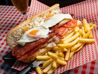Bocadillo Chivito En La Guarida