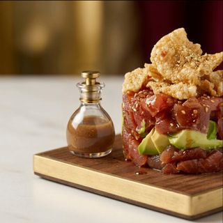 Nikkei Tuna Tartar con Crispy Chip