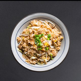 Arroz frito con pollo