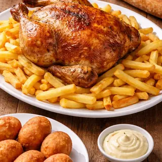 Oferta De 2 Pollos, Patatas Bacon- Queso Y Pan