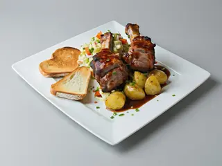 Oferta 2 Codillos Con Patatas asadas, 2 ensaladilla Y Pan