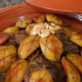 Tajin de cordero con membrillo y almendras