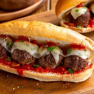sandwich de albondigas vegana+ patats fritas