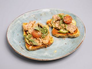 1 Tosta Veggie con Heura, sobrasada vegana y aguacate