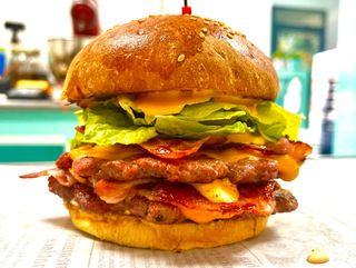 Menú Smash  Hamburguesa Doble Delicious 1 Patatas y 1 Bebida