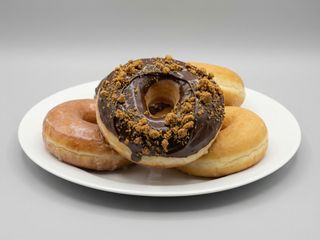 Donuts Con Cobertura De Chocolate Blanco