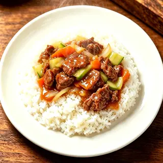 Arroz blanco salteado con ternera