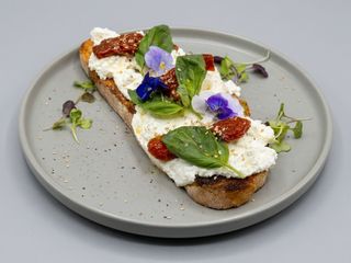 Burrata & Albahaca 