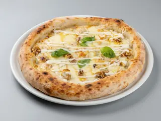 Pizza Cuatro Quesos Con Nueces Y Miel (33 Cm.)