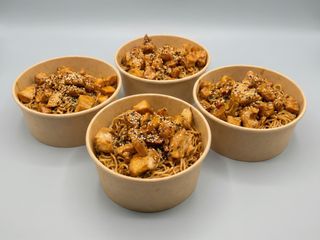 Noodles con pollo teriyaki