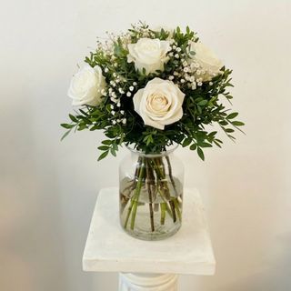 Ramo de 6 Rosas Blancas "Irresistible"