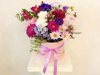 Caja de Flor Variada 8M - Tamaño Medium