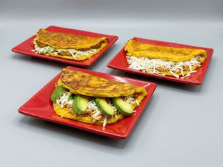 CACHAPA MECHADA,REINA PEPIADA Y QUESO DE MANO 