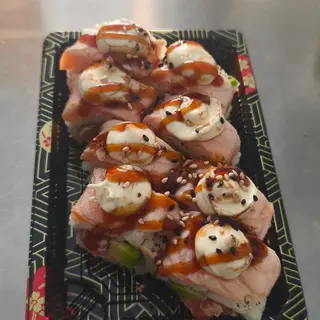 NUEVA YORK Salmón Roll (8 Pzs.)