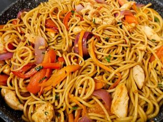 TALLARINES SALTEADOS MIXTOS