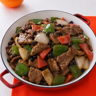 Ternera Con Pimientos Verdes Y Salsa De Judías Negras