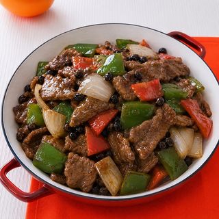 Ternera Con Pimientos Verdes Y Salsa De Judías Negras