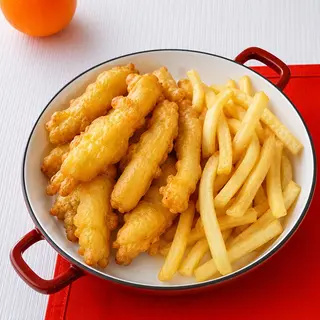 Tiras de Pollo Frito Con Patatas Fritas