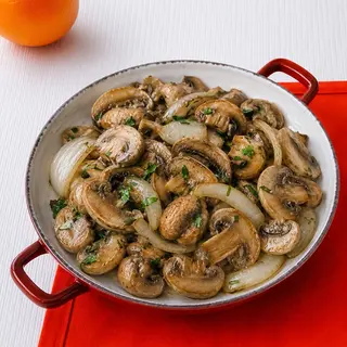 Salteado De Champiñones Y Cebolla