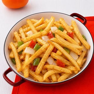 Papas fritas con sal y pimientas