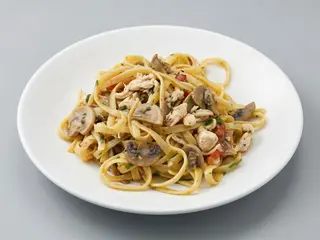 Espaguetis con gambas y champiñones al ajillo