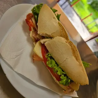 Bocadillo tortilla solo queso amarillo