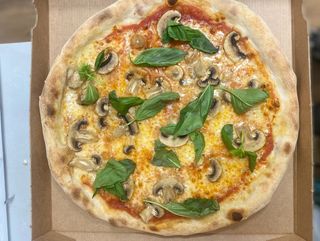 Pizza Funghi + Otra Pizza A Elegir