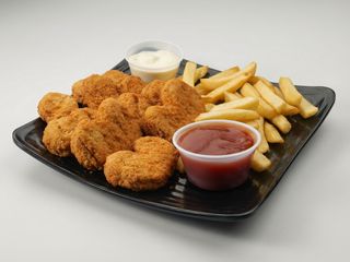 Plato De Nuggets De Pollo Con Patatas