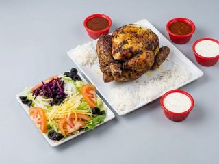 Pollo A L'Ast Con Ensalada Hawaiana Con Arroz Y Alitas De Pollo
