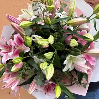 Ramo de Lilium Blanco y Rosa