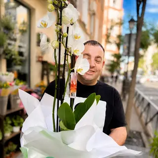 Orquídea blanca con base de cristal