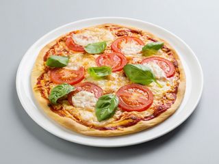 Menú 1 Pizza Grande + 1 Pasta + Cola (2 Lt.)