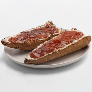 Tostada De Mantequilla Y Mermelada