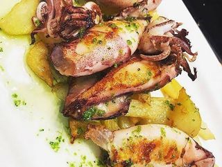 Chipirones al ajillo