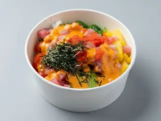 Poke de atún grande