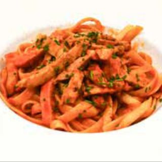 Tagliatelle con pollo salteado