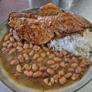Bistec de Ternera, Arroz y Menestra