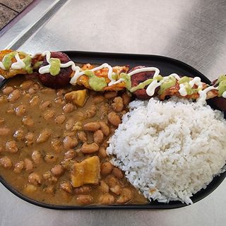 Chuzo Mixto,  Arroz y Menestra