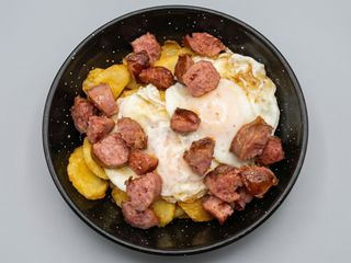 Huevos Rotos Con Longaniza