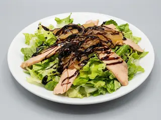 Ensalada De Ventresca Con Cebolla Caramelizada