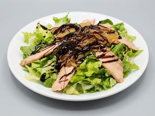 Ensalada De Ventresca Con Cebolla Caramelizada