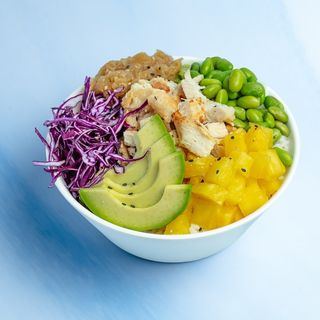 crea tu poke de pollo