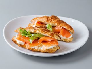 Mini Croissant De Salmón Y Mixtos (12 Uds.)