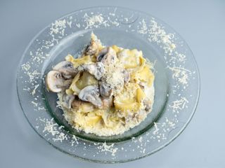 Tortellini ricota y espinacas con salsa de champinones y trufa